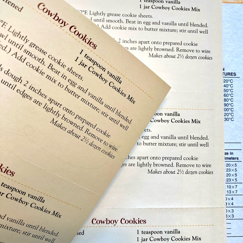 Cookbook: Gifts from a Jar: Cookies, Brownies & Bars Book - Picture 8 of 10